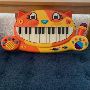 B. Toys Interactive Cat Piano - Meowsic
